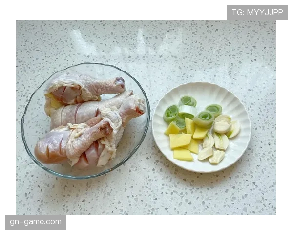 陈艺文训练完随手啃个鸡腿，这自律和放纵的切换也太真实了吧